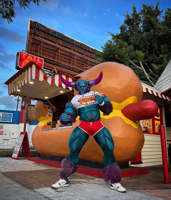 A mascot in front of the Tail O’ The Pup outlet in Los Angeles.