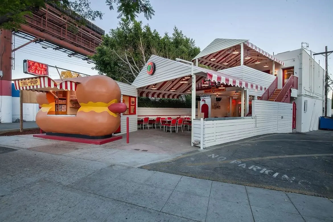 The iconic hot-dog-shaped Tail O’ The Pup stand and outdoor dining area in Los Angeles.