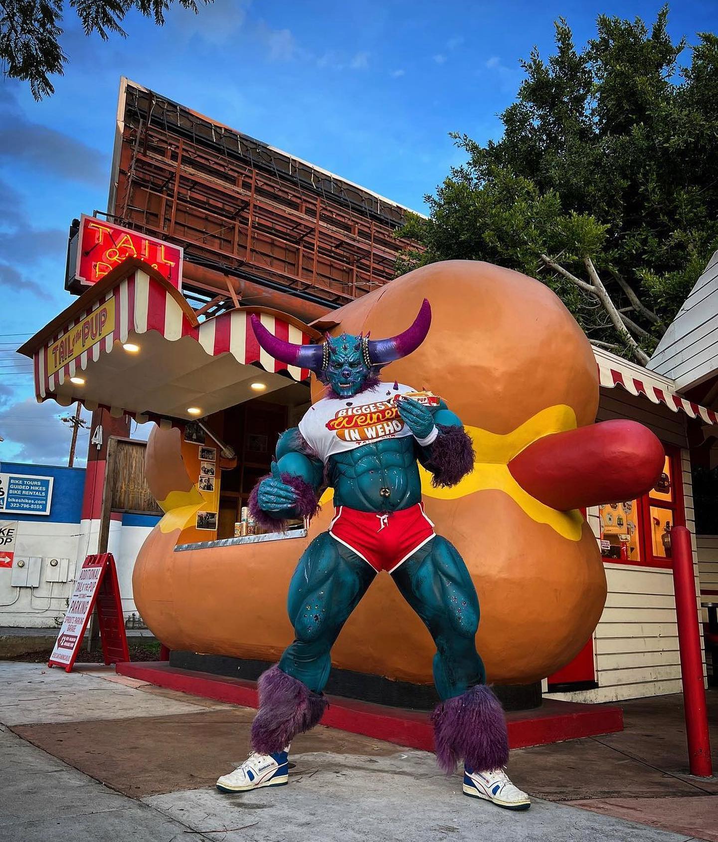 A mascot in front of the Tail O’ The Pup outlet in Los Angeles.